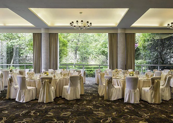 Sheraton Santa Fe, Hotel
