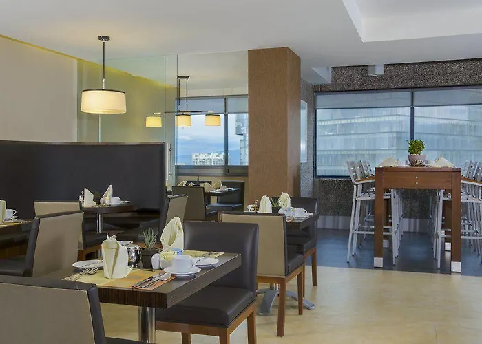 Sheraton Santa Fe, Hotel